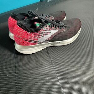Brooks Ricochet Running Shoe 8.5 Women's-